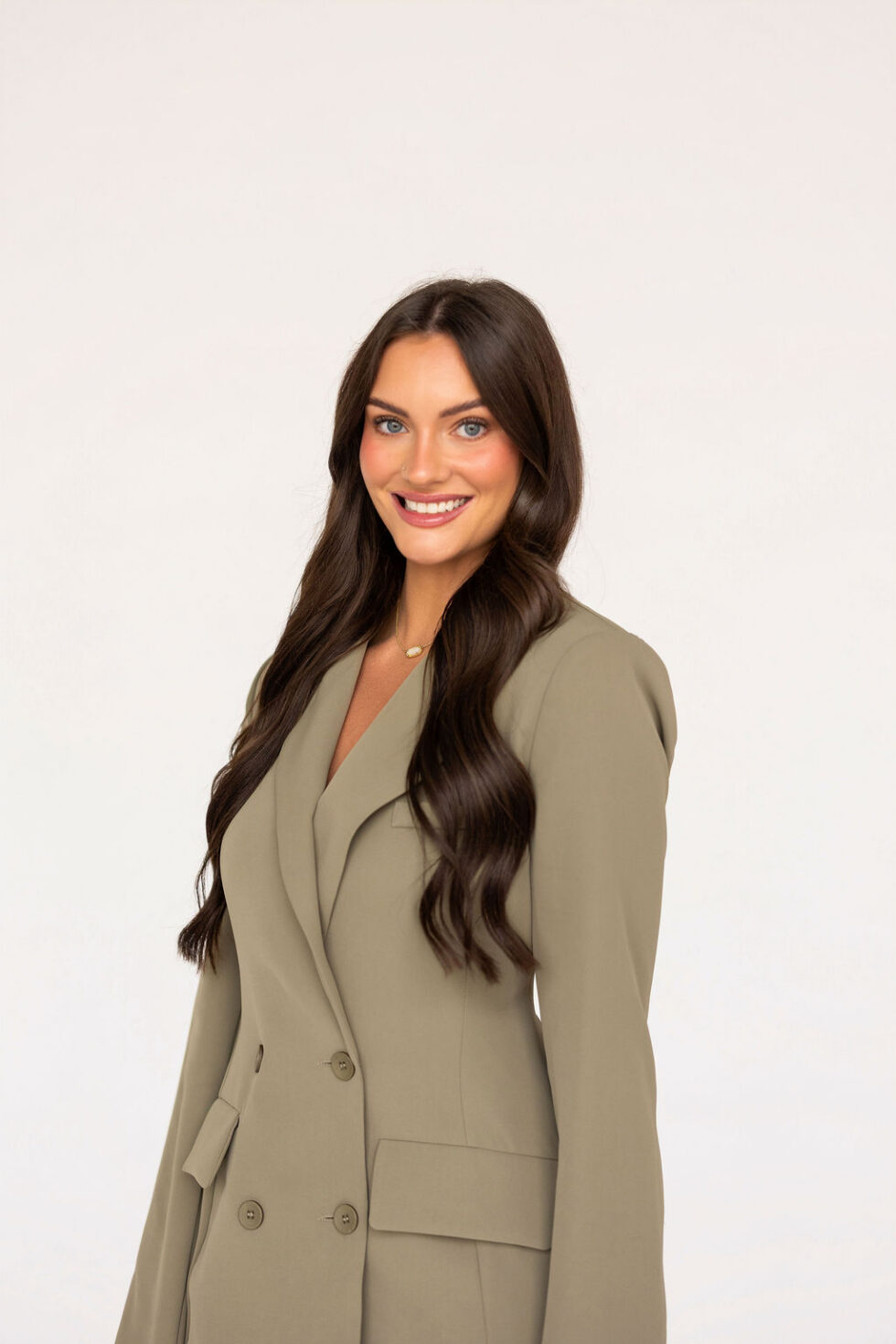 Caitlin Hedger | Hūe Aesthetics Bellevue Aesthetician Caitlin Hedger, licensed aesthetician at Hūe Aesthetics Bellevue
