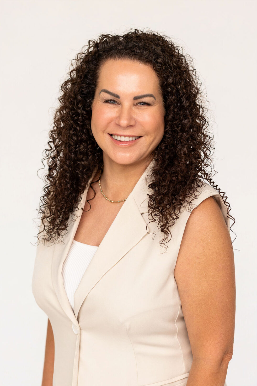 Tina Toler, FNP-C | Hūe Aesthetics Bellevue Tina Toler, nurse practitioner at Hūe Aesthetics Bellevue, Kentucky
