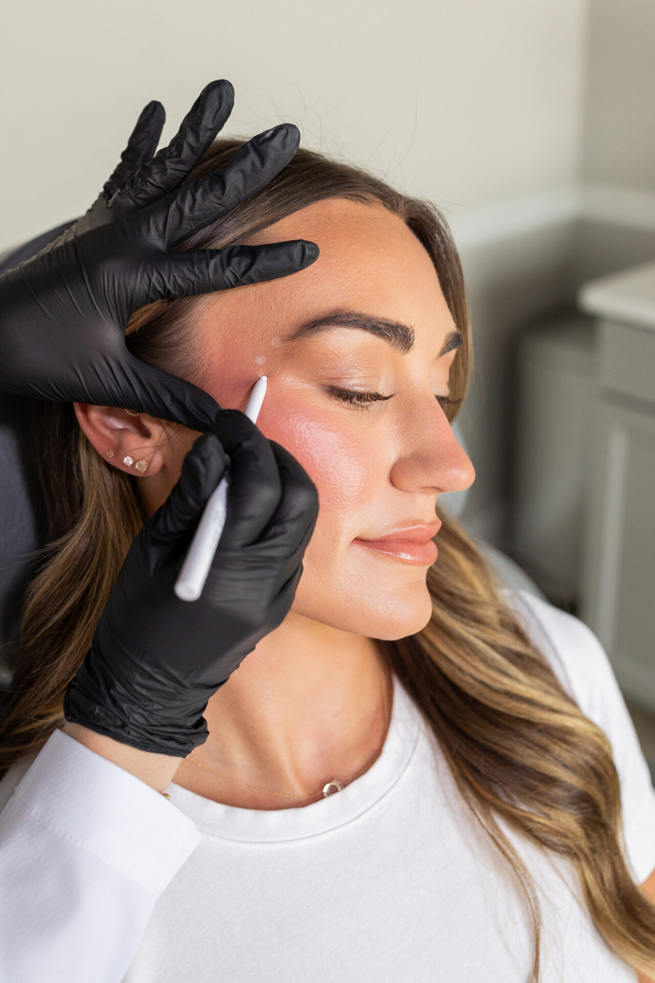 neurotoxin-treatments-hue-aesthetics Neurotoxin treatment offers at Hūe Aesthetics featuring injectable aesthetic services